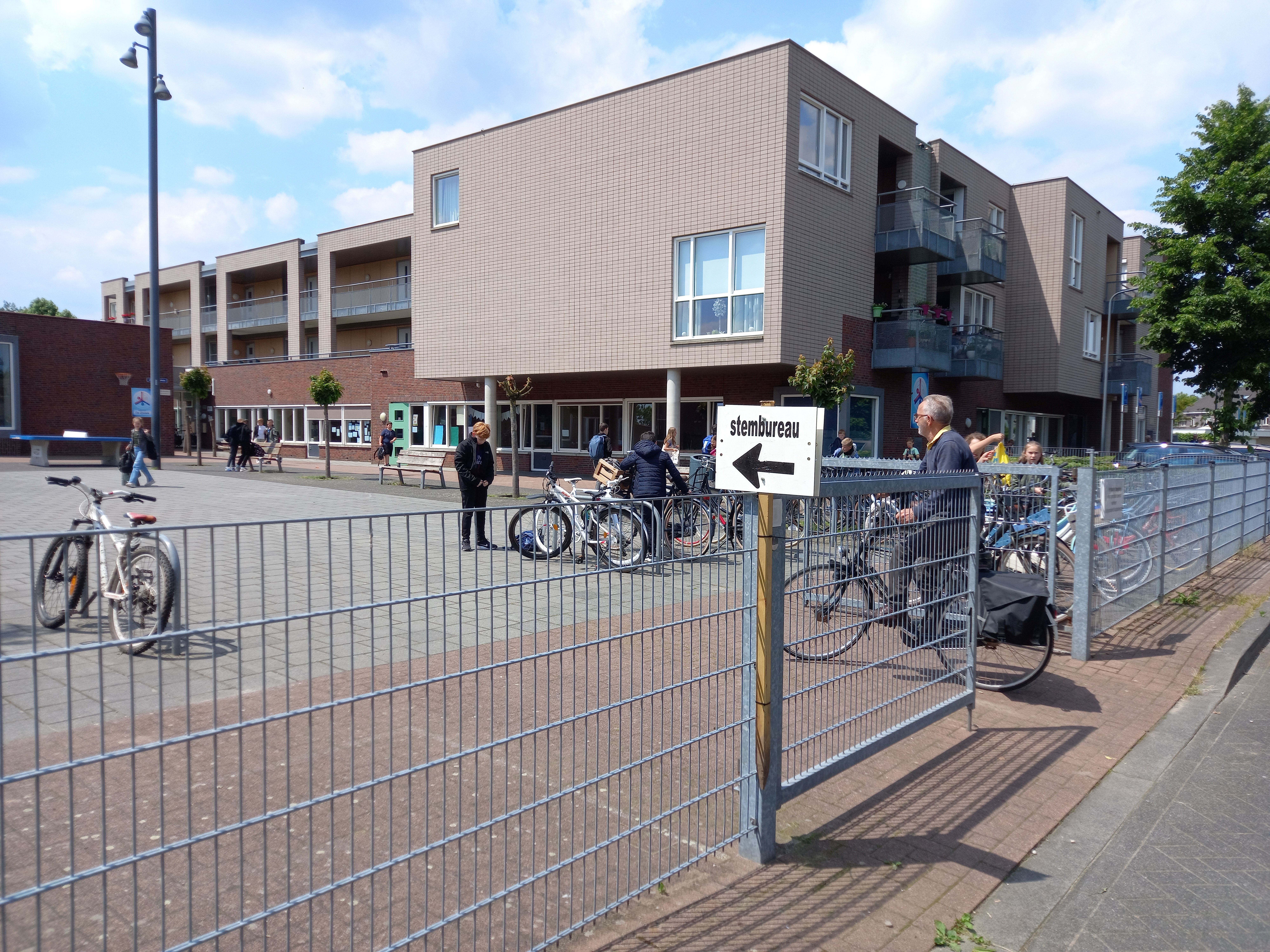 STEMMEN IN LA ROCHELLE