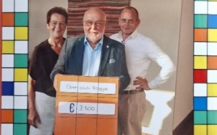 OPEN CLUB ROGGEL ONTVANGT EEN CHEQUE VAN 3500 EURO